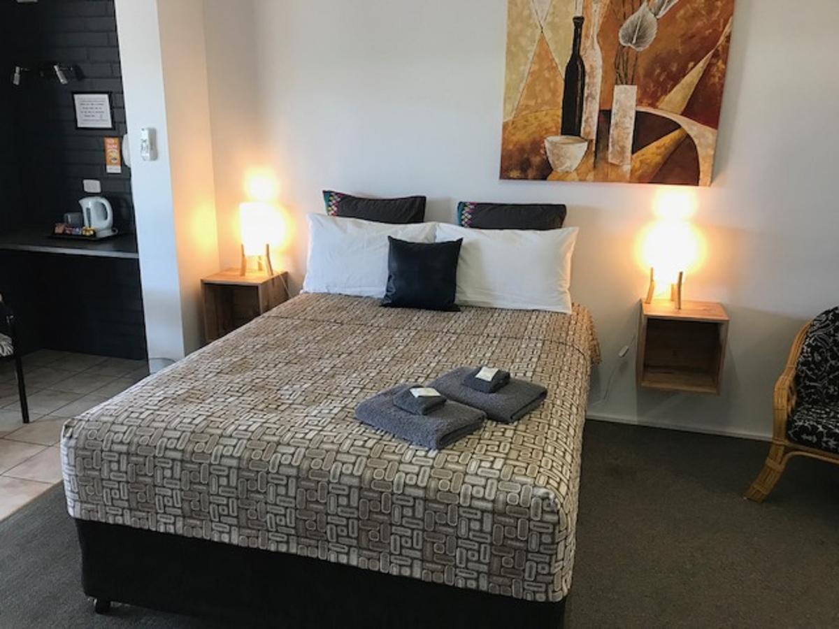 Central Motel Gin Gin 외부 사진