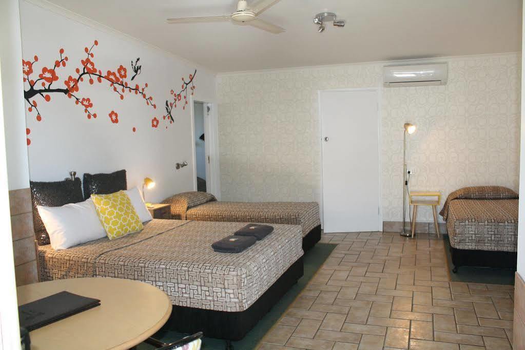 Central Motel Gin Gin 외부 사진
