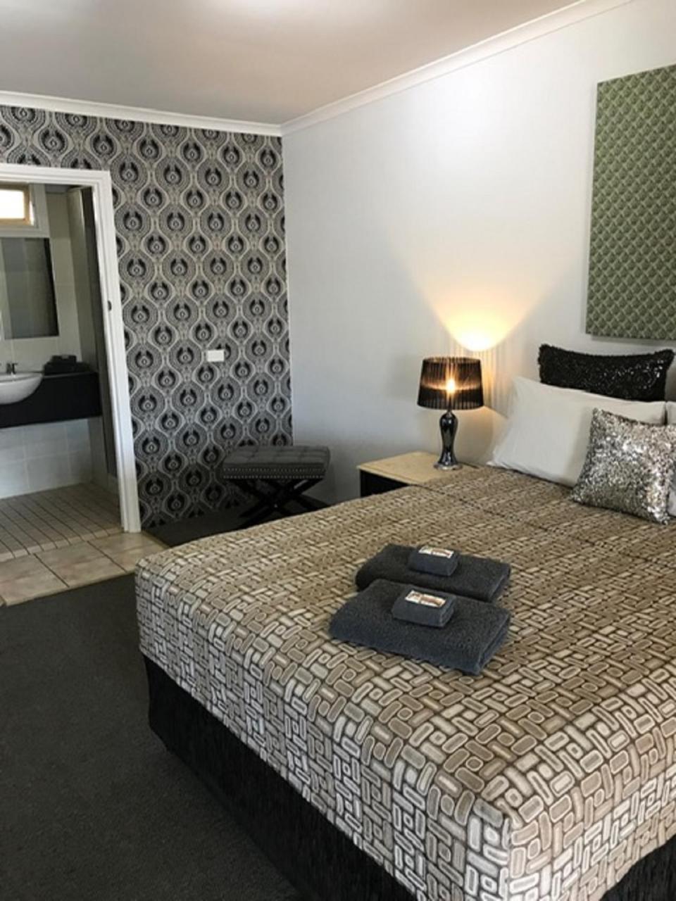 Central Motel Gin Gin 외부 사진
