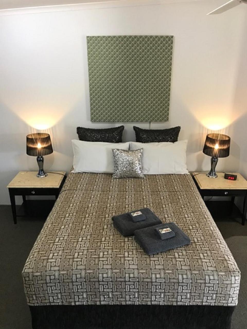 Central Motel Gin Gin 외부 사진