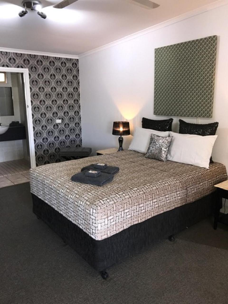 Central Motel Gin Gin 외부 사진